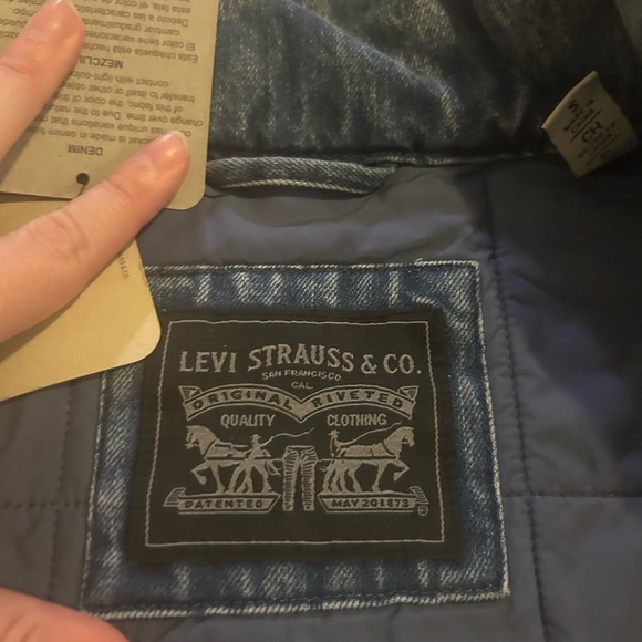 NWT Levi’s BOX QUILTED COTTON JACKET- Light Denim Wash - Picture 6 of 8